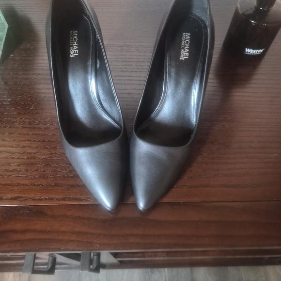 Michael Kors Black Pointed Heels - Picture 3 of 3
